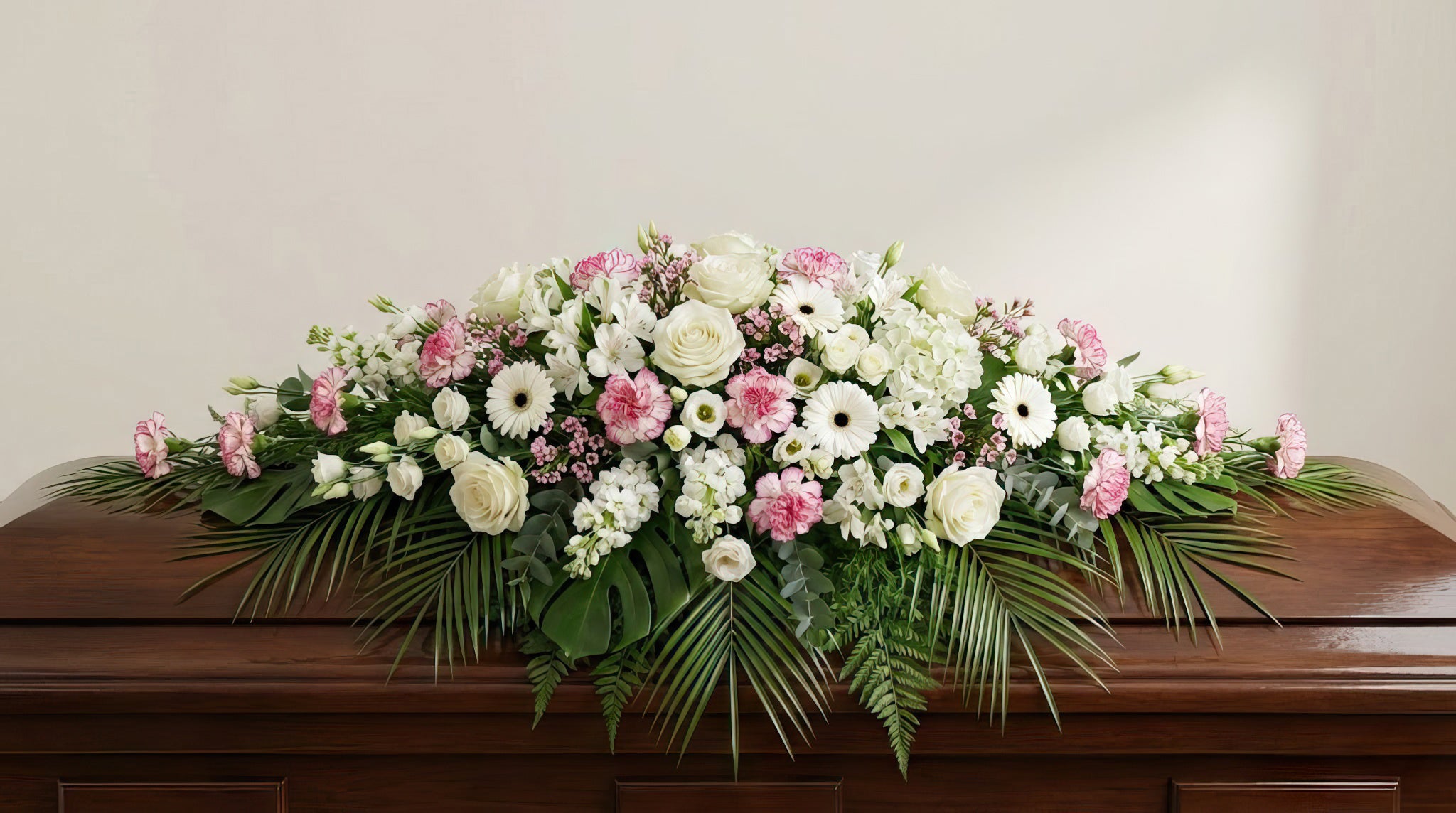 Raquette funéraire – Dominante blanche, touches de rose