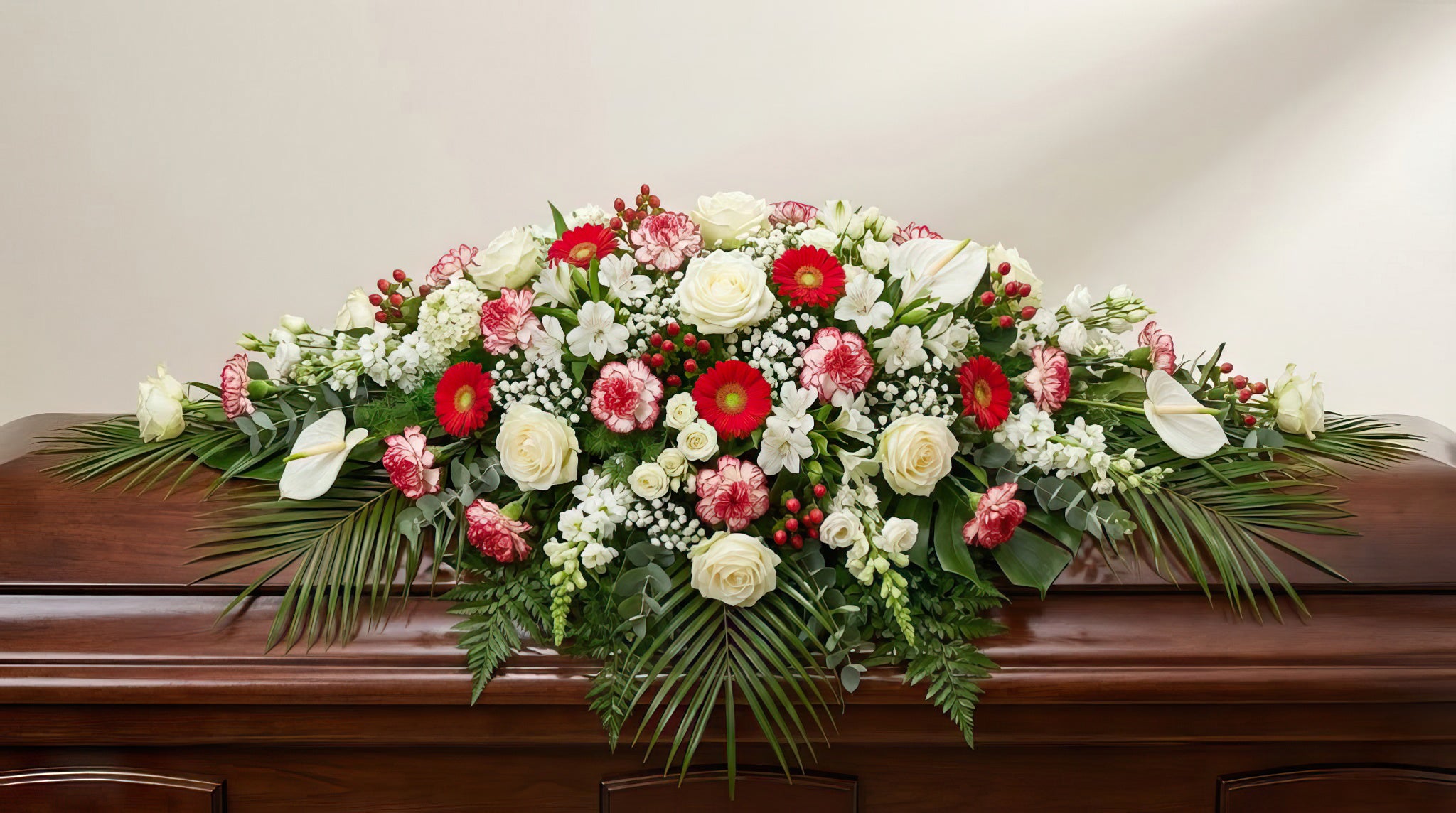 Raquette funéraire – Dominante blanche, touches de rouge