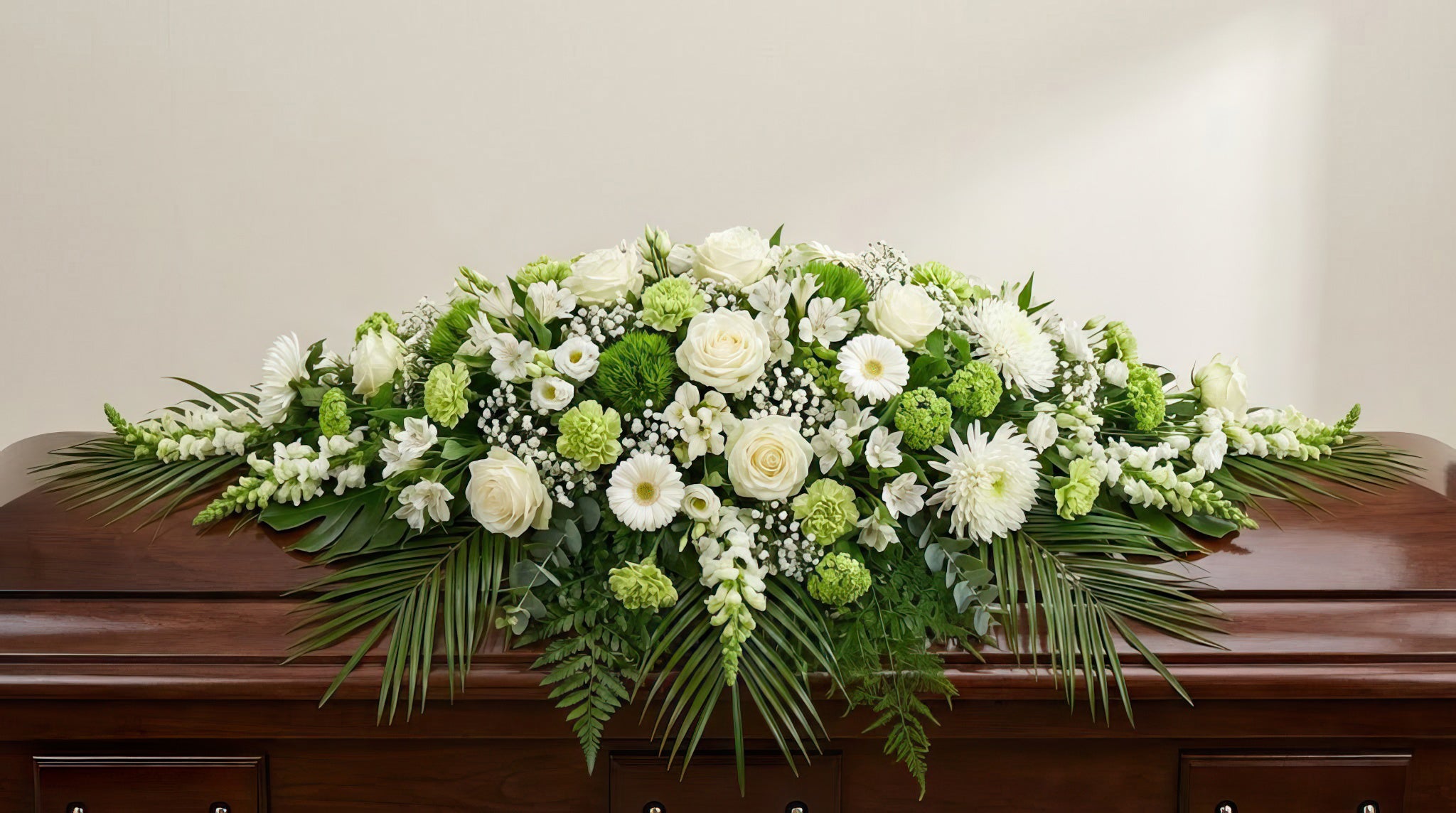 Raquette funéraire – Dominante blanche, touches de vert