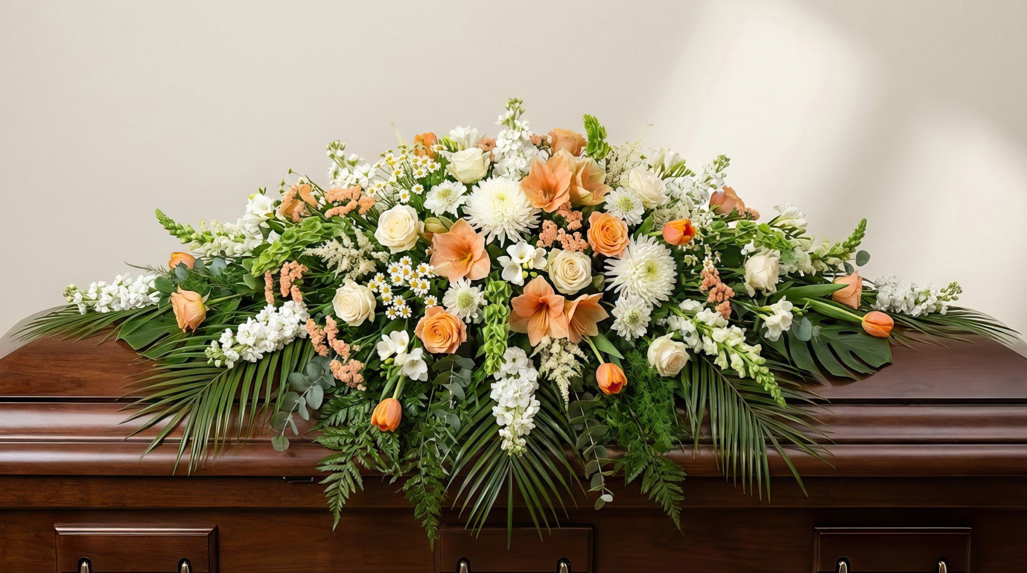 Raquette funéraire – Dominante blanche, touches d’orange