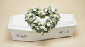 Cœur ajouré fleuri – Gamme Enfants – Dominante blanche, touches de bleu