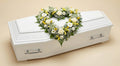 Cœur ajouré fleuri – Gamme Enfants – Dominante blanche, touches de jaune