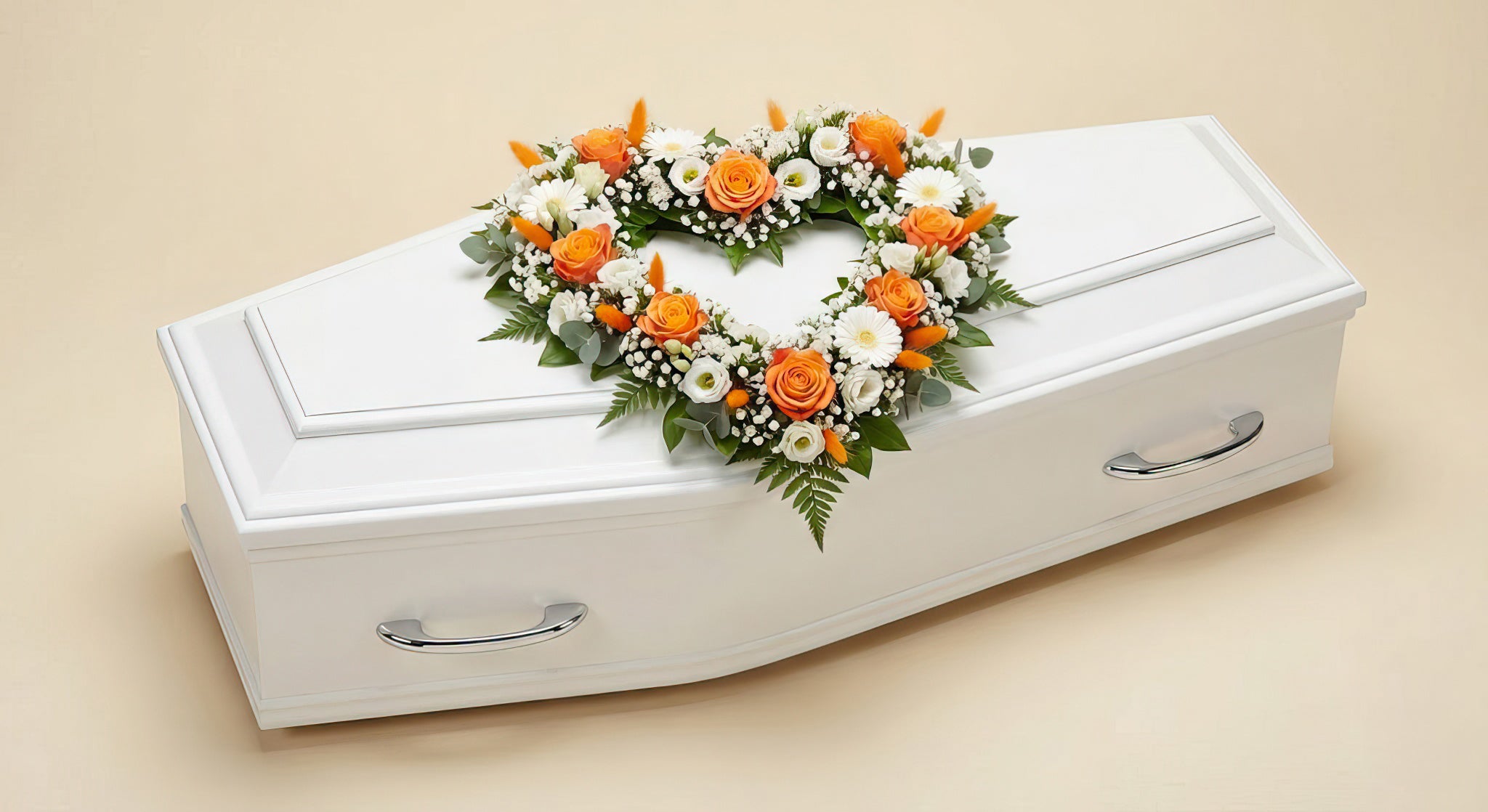 Cœur ajouré fleuri – Gamme Enfants – Dominante blanche, touches d'orange