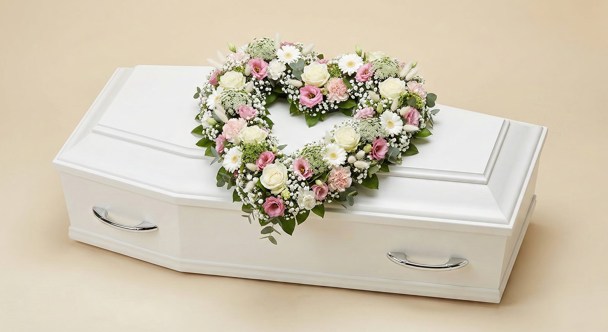 Cœur ajouré fleuri – Gamme Enfants – Dominante blanche, touches de rose