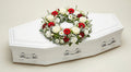 Couronne florale – Gamme Enfants – Dominante blanche, touches de rouge