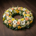 Couronne florale – Dominante jaune, nuances de blanc et de crème