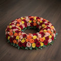 Couronne florale – Exclusivement composée de roses aux teintes chaudes