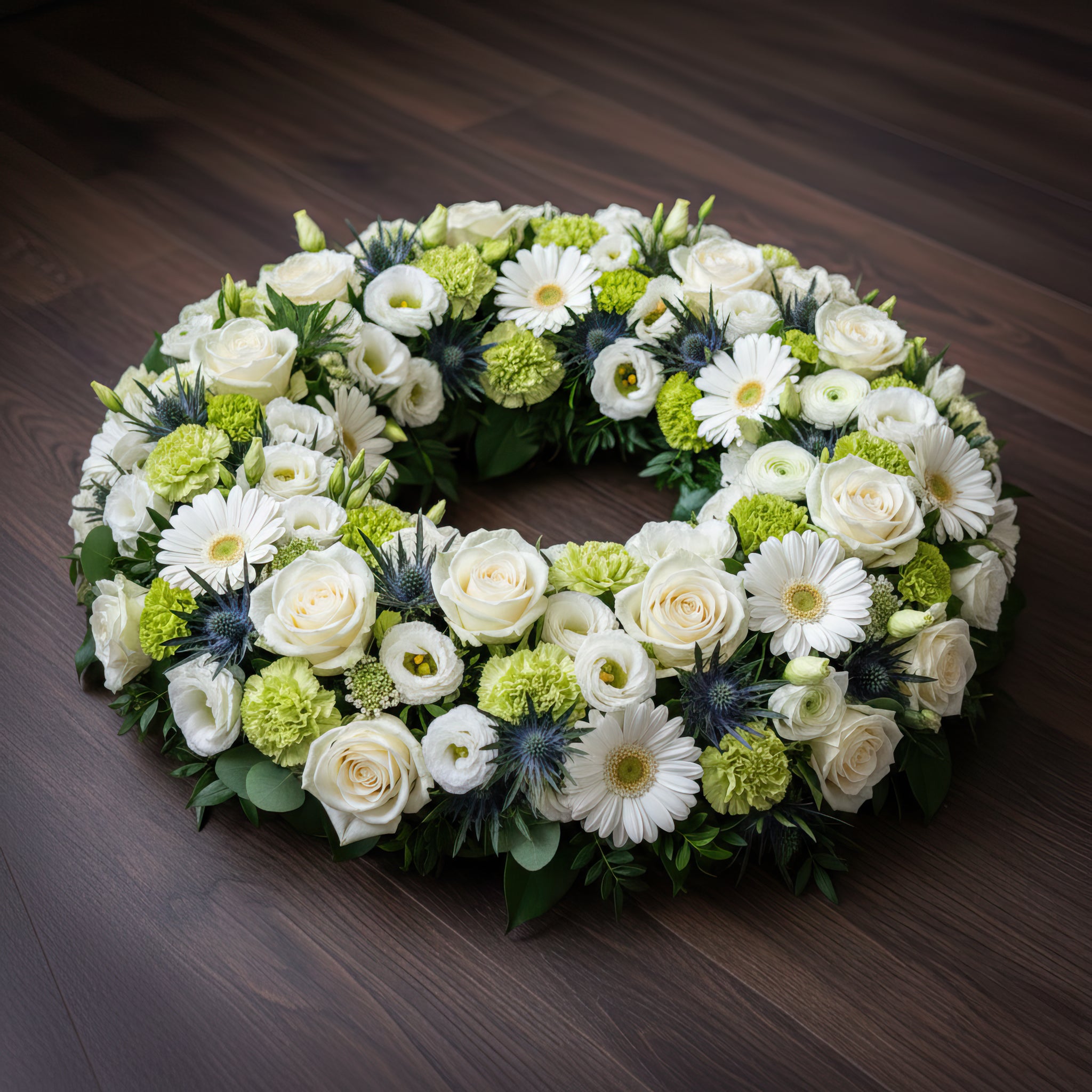 Couronne florale – Dominante blanche, nuances de vert