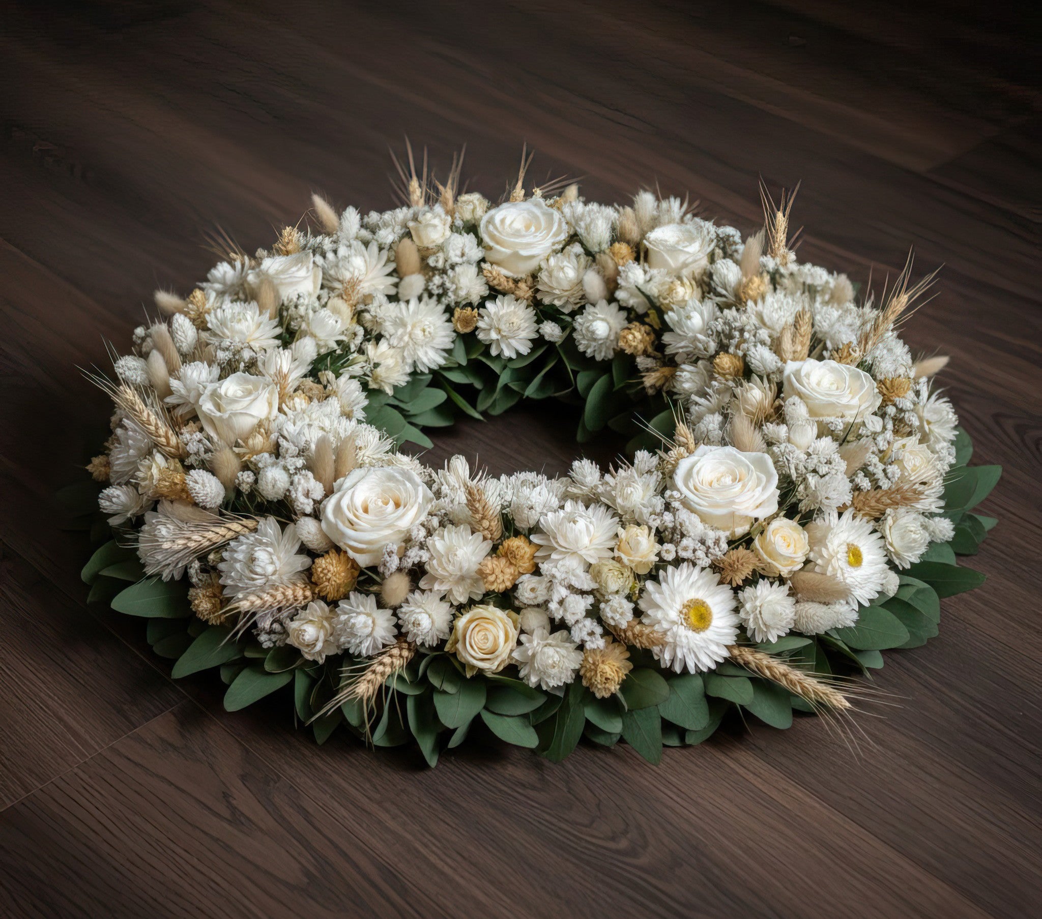 Couronne en fleurs séchées et stabilisées – Dominante naturelle, nuances de blanc et beige