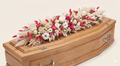 Dessus de cercueil – Gamme Enfants – Fleurs séchées et stabilisées – Tons naturels, blanc et rose