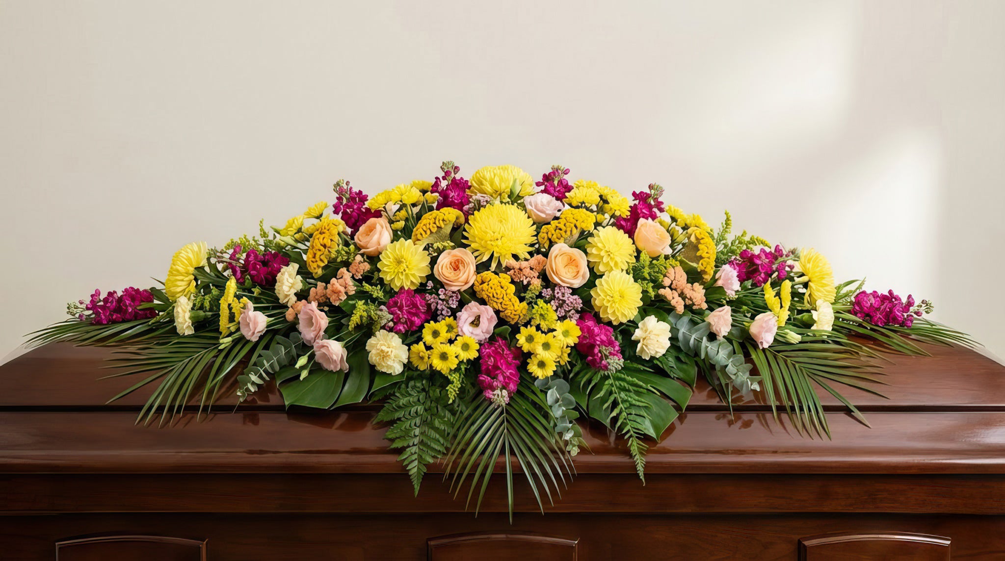 Raquette funéraire – Dominante jaune, touches de rose