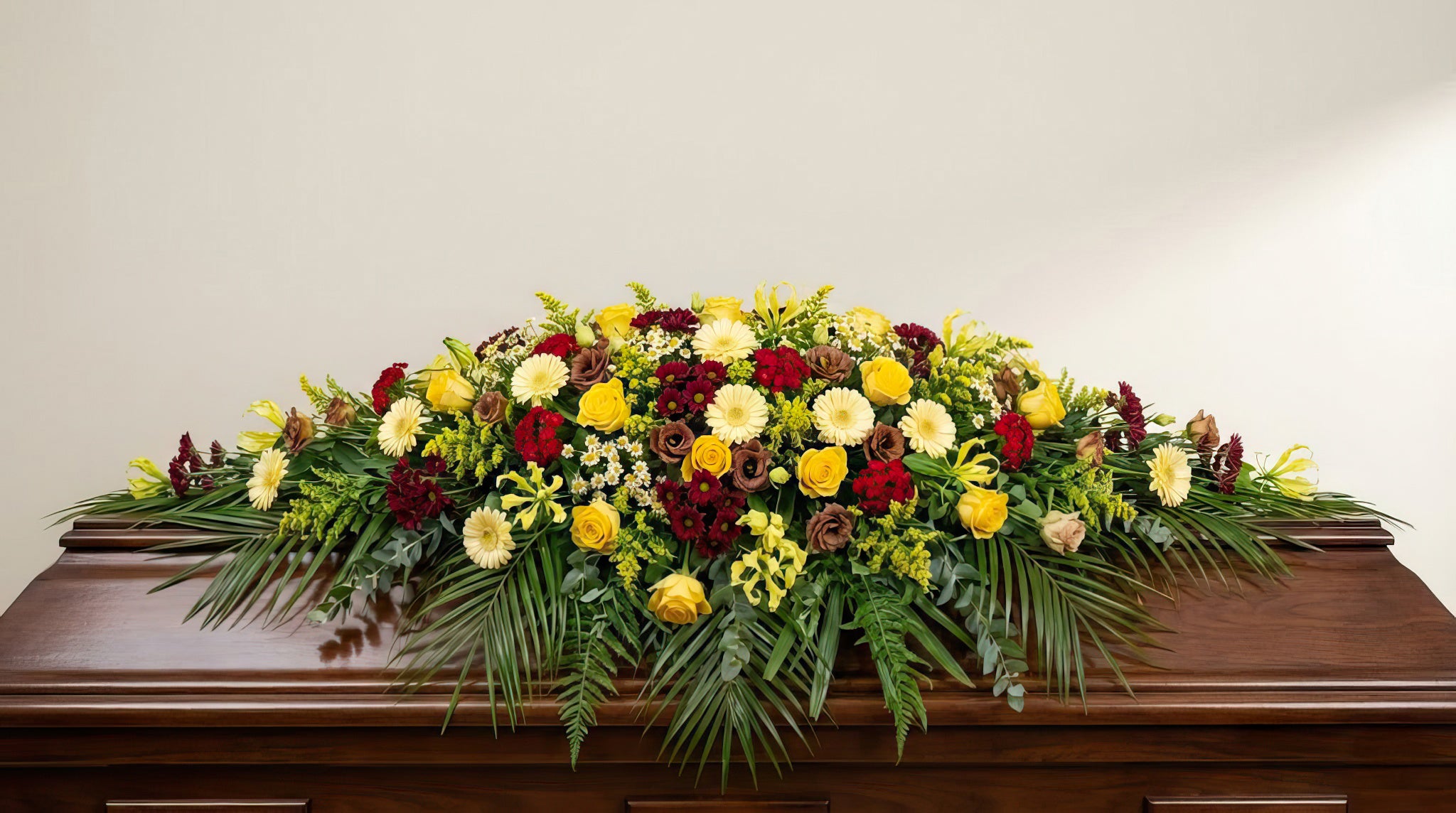 Raquette funéraire – Dominante jaune, touches de rouge
