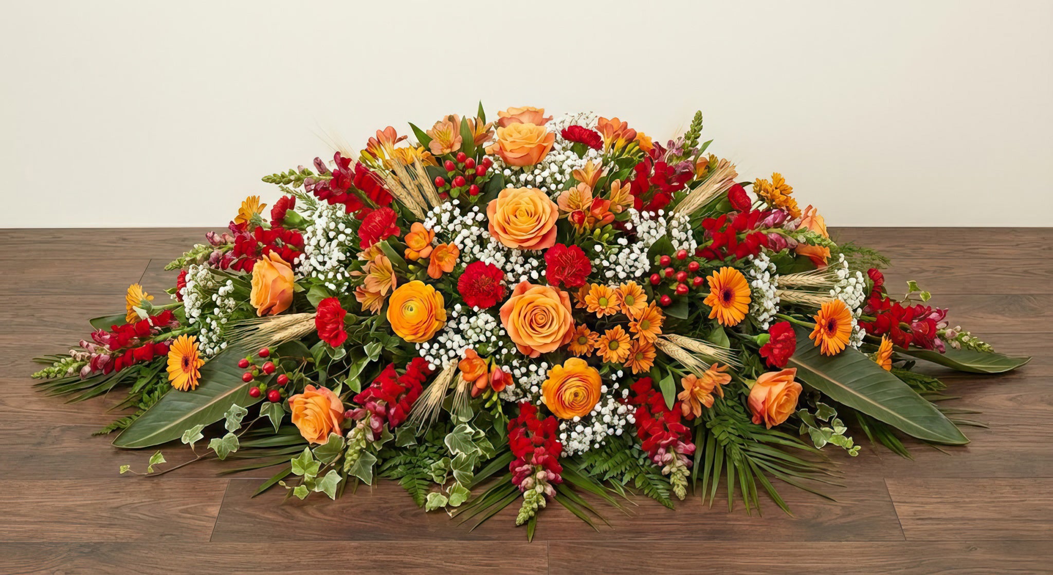 Coussin Premium – Dominante orange, nuances de rouge, touches de blanc, agrémentée d'épis de blé
