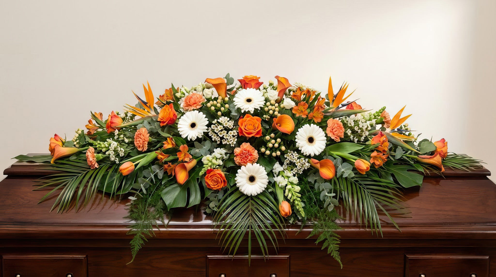 Raquette funéraire – Dominante orange, touches de blanc