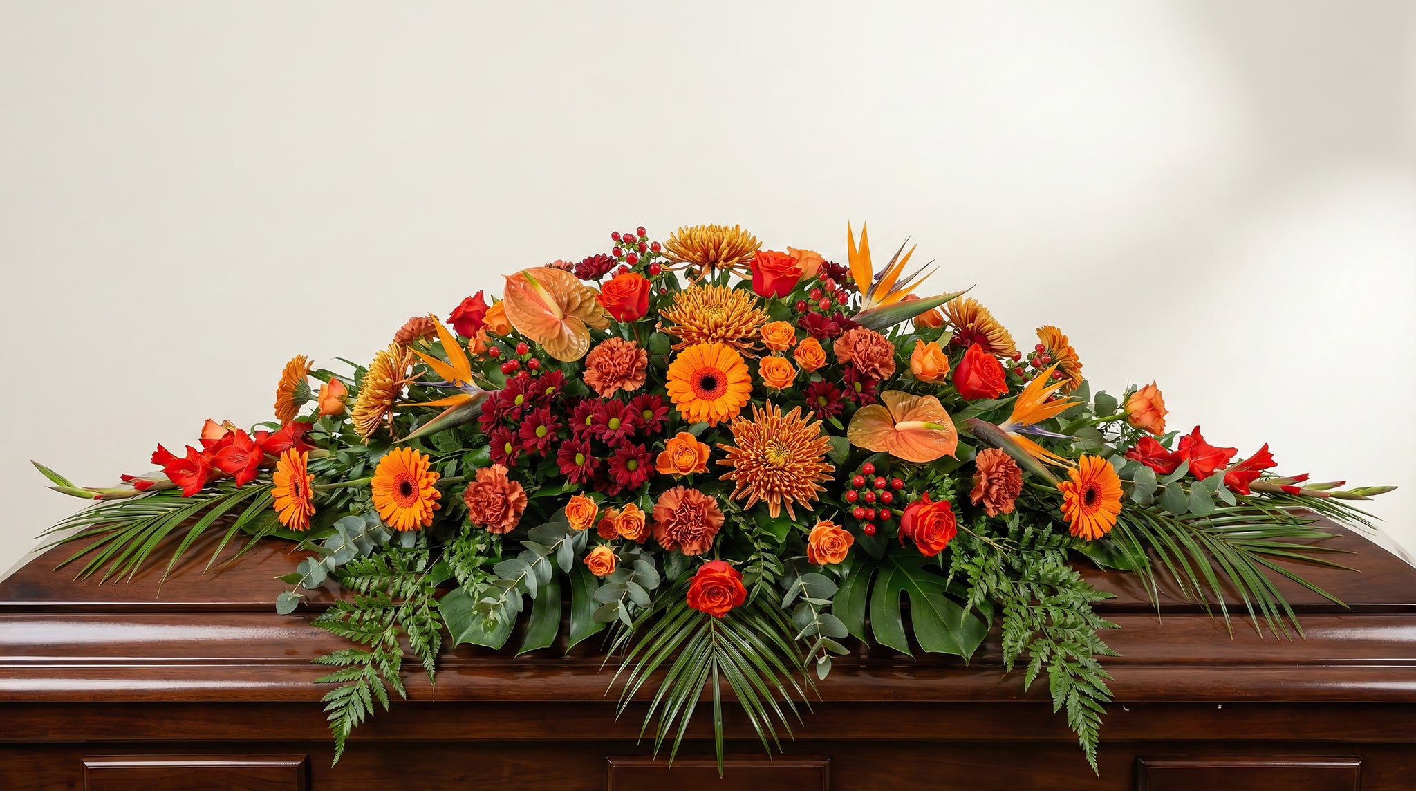 Raquette funéraire – Dominante orange, touches de rouge