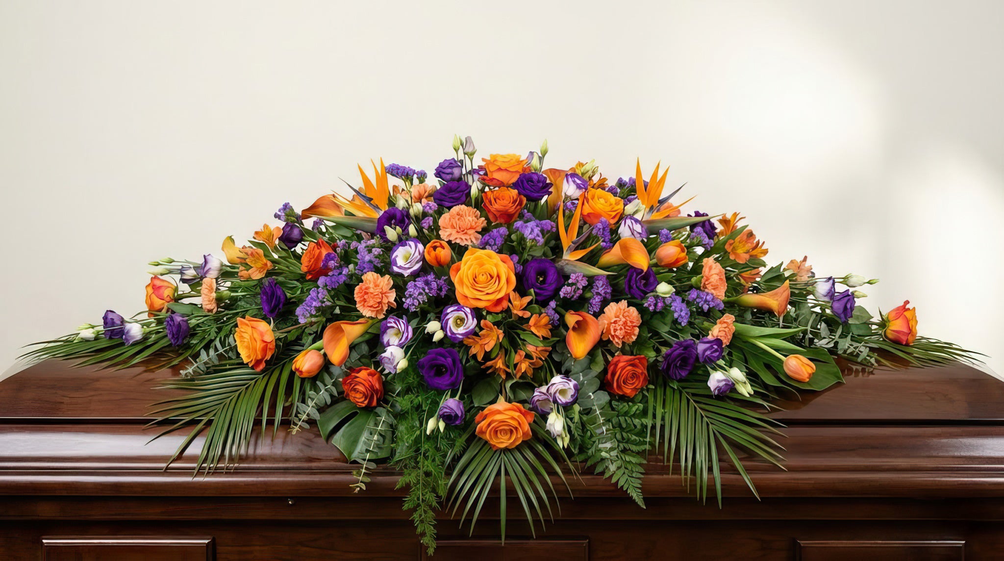 Raquette funéraire – Dominante orange, touches de violet