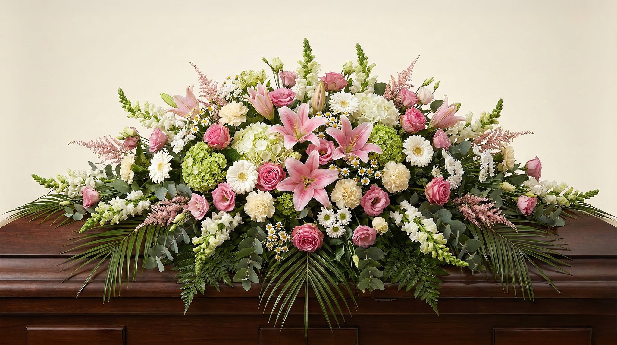 Raquette funéraire – Dominante rose, touches de blanc