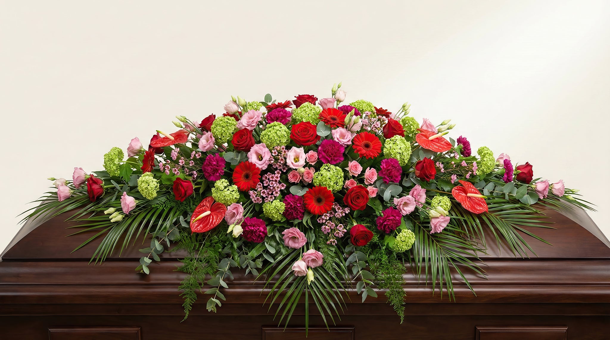 Raquette funéraire – Dominante rose, touches de rouge