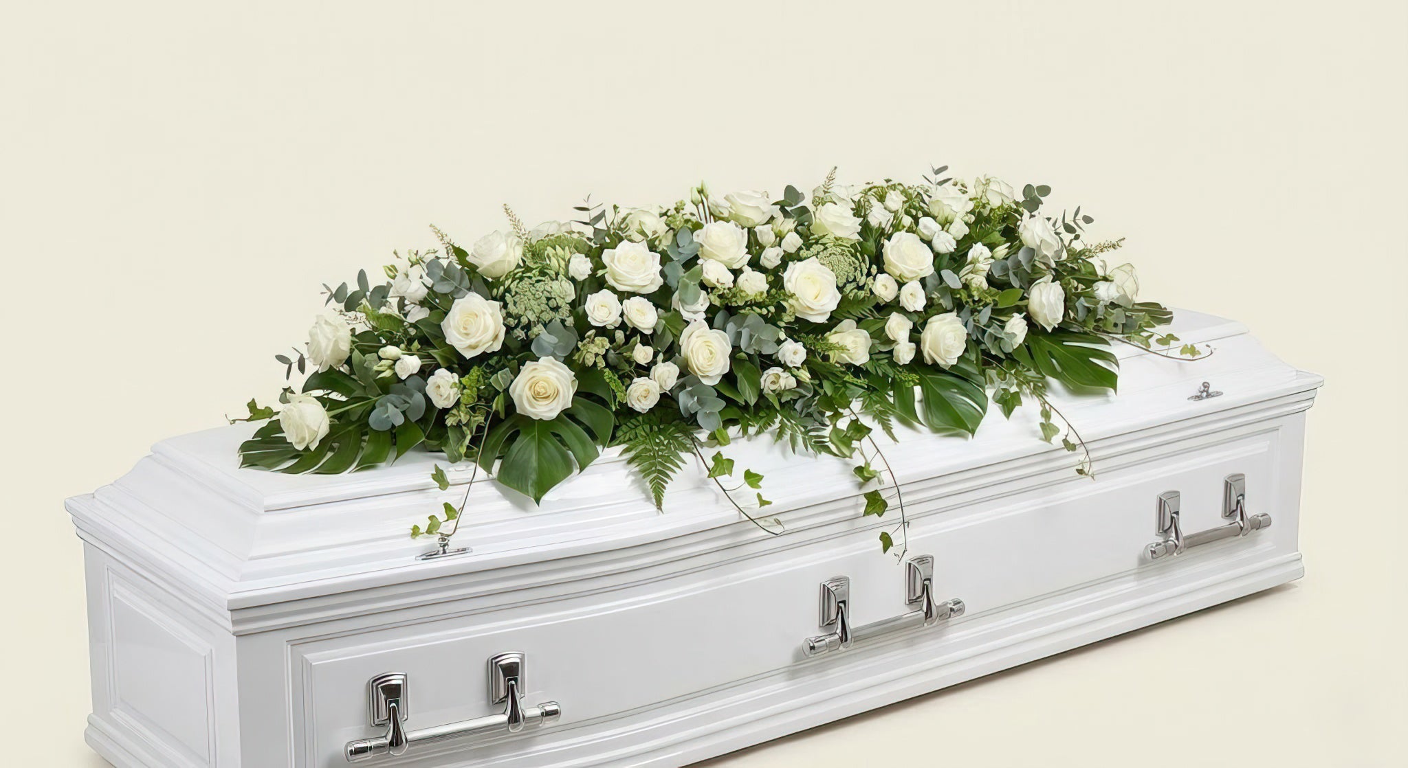 Dessus de cercueil – Exclusivement de roses blanches