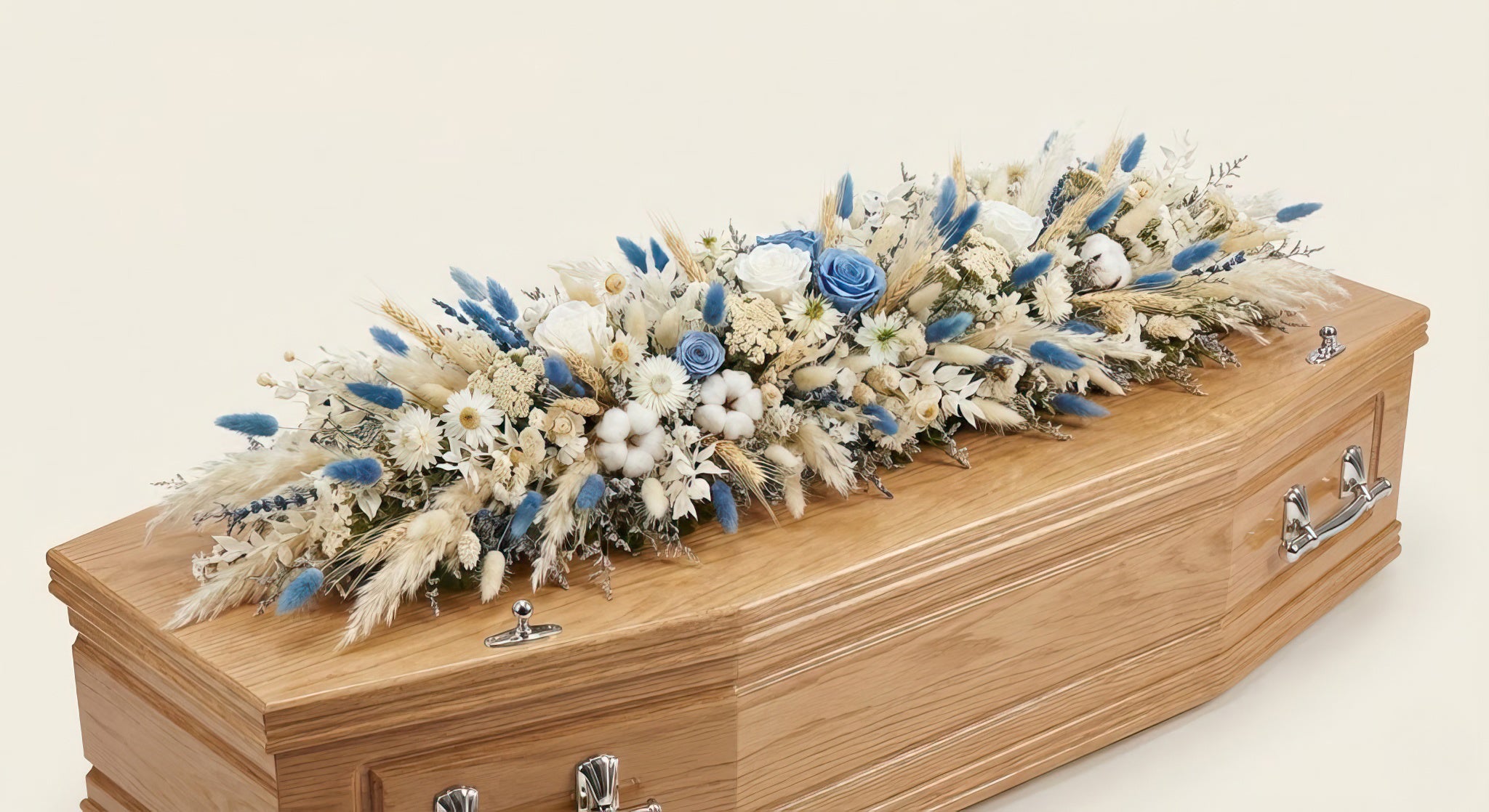 Dessus de cercueil – Gamme Enfants – Fleurs séchées et stabilisées – Tons naturels, blanc et bleu