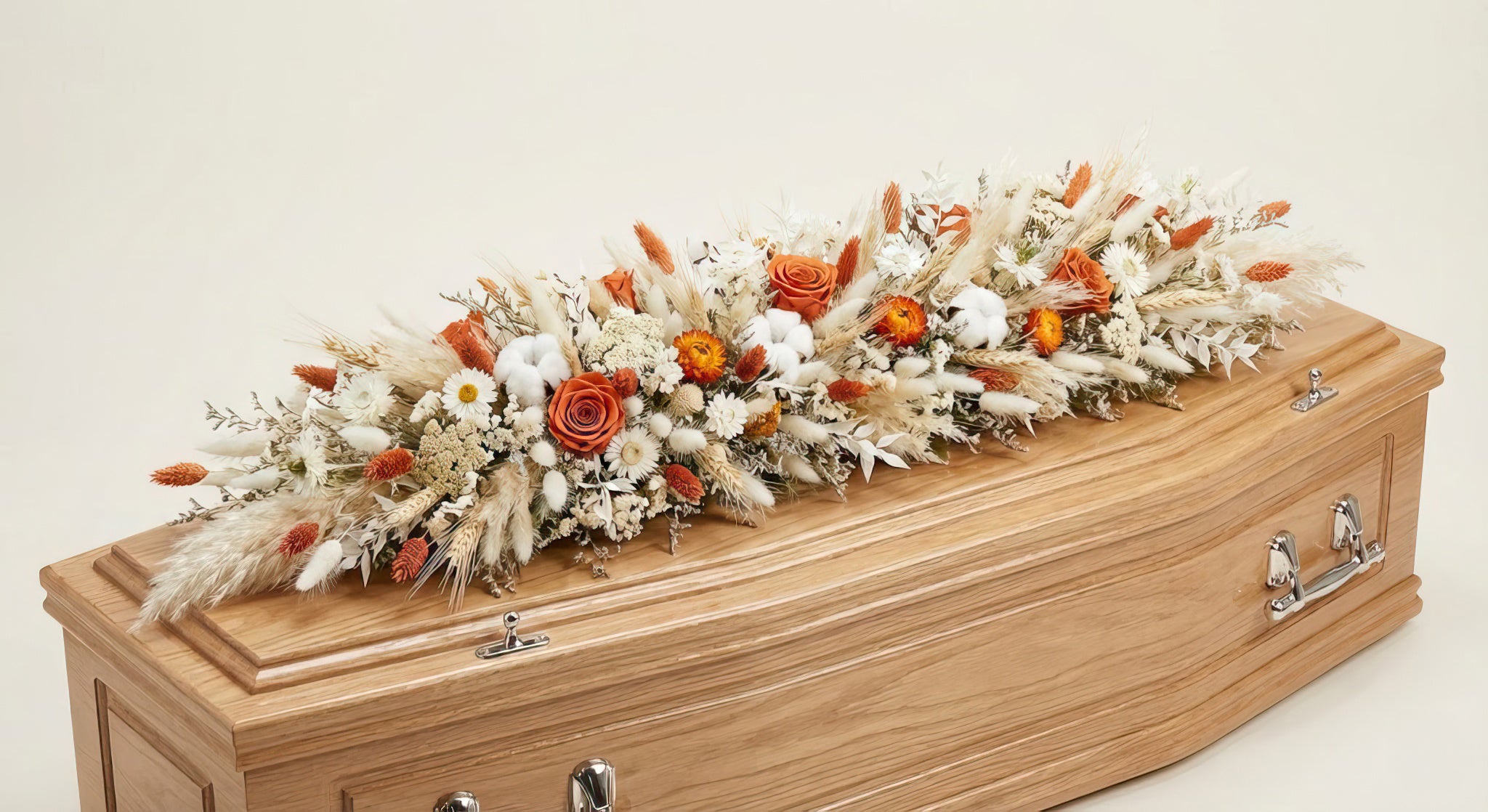 Dessus de cercueil – Gamme Enfants – Fleurs séchées et stabilisées – Tons naturels, blanc et orange