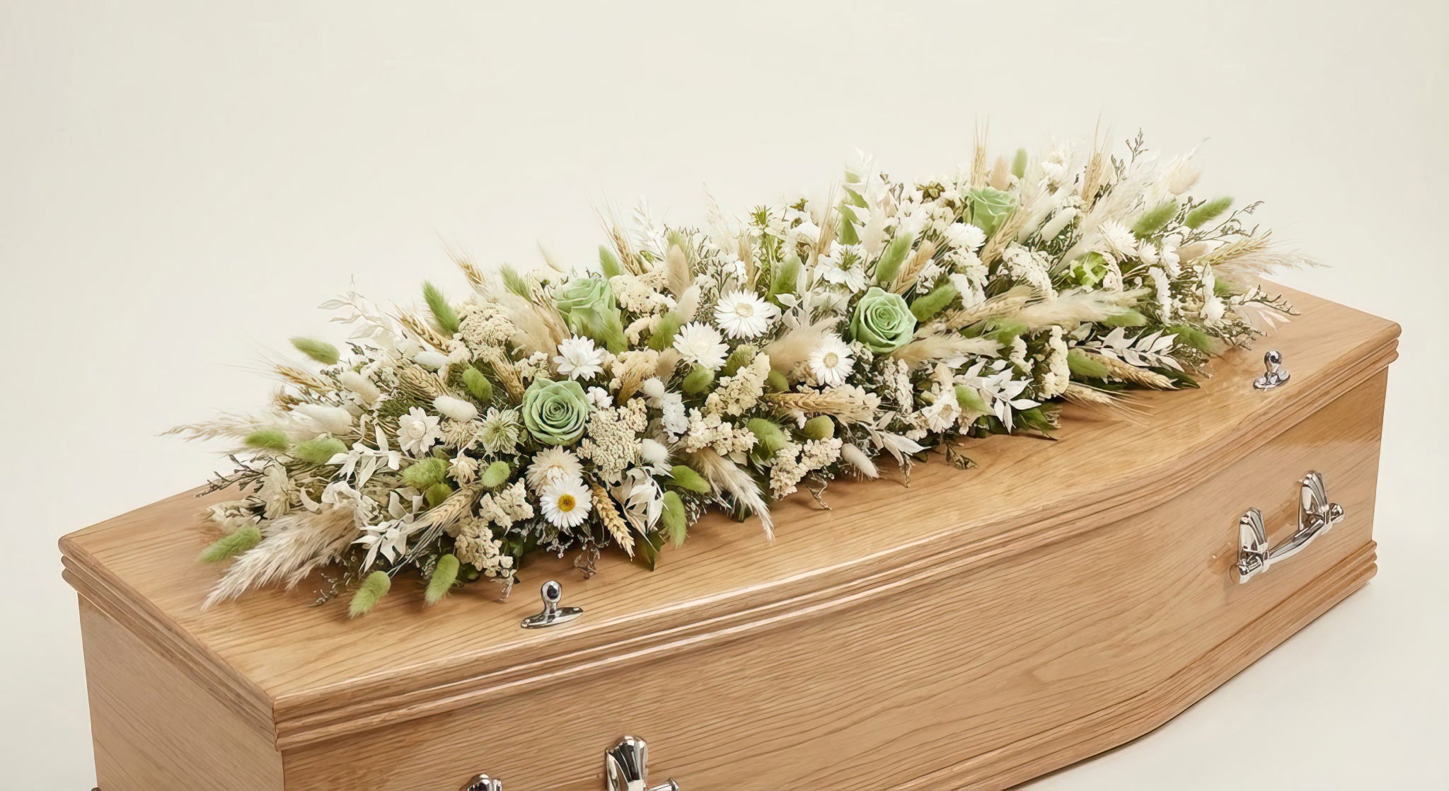 Dessus de cercueil – Gamme Enfants – Fleurs séchées et stabilisées – Tons naturels, blanc et vert