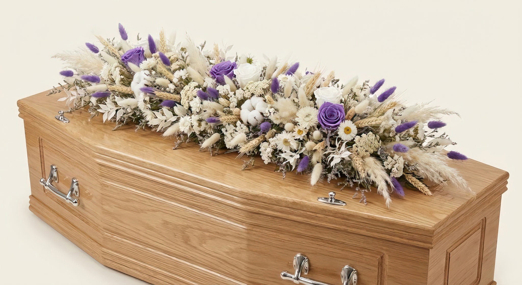 Dessus de cercueil – Gamme Enfants – Fleurs séchées et stabilisées – Tons naturels, blanc et violet
