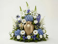Urne florale élancée – Dominante blanche, nuances de bleu