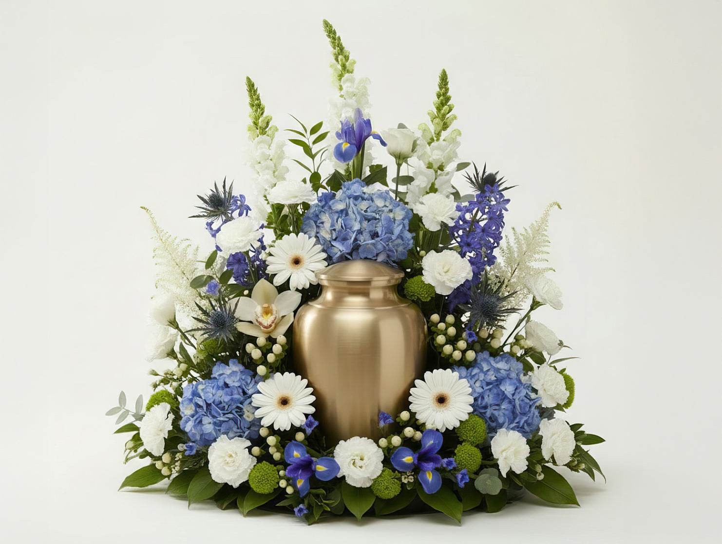 Urne florale élancée – Dominante blanche, nuances de bleu