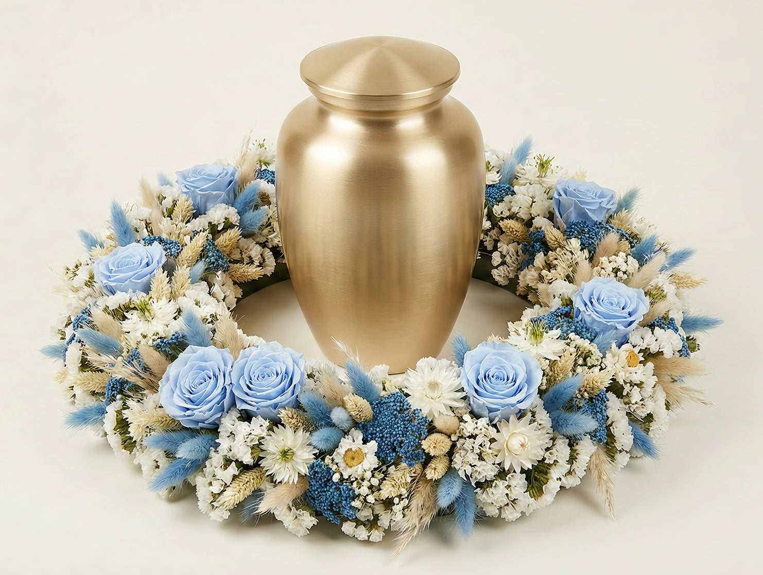 Urne florale – Fleurs séchées et stabilisées – Tons naturels, blanc et bleu